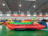 Barco inflable divertido comercial con forma de pez volador, barco tipo plátano inflable de agua de doble tubo remolcable