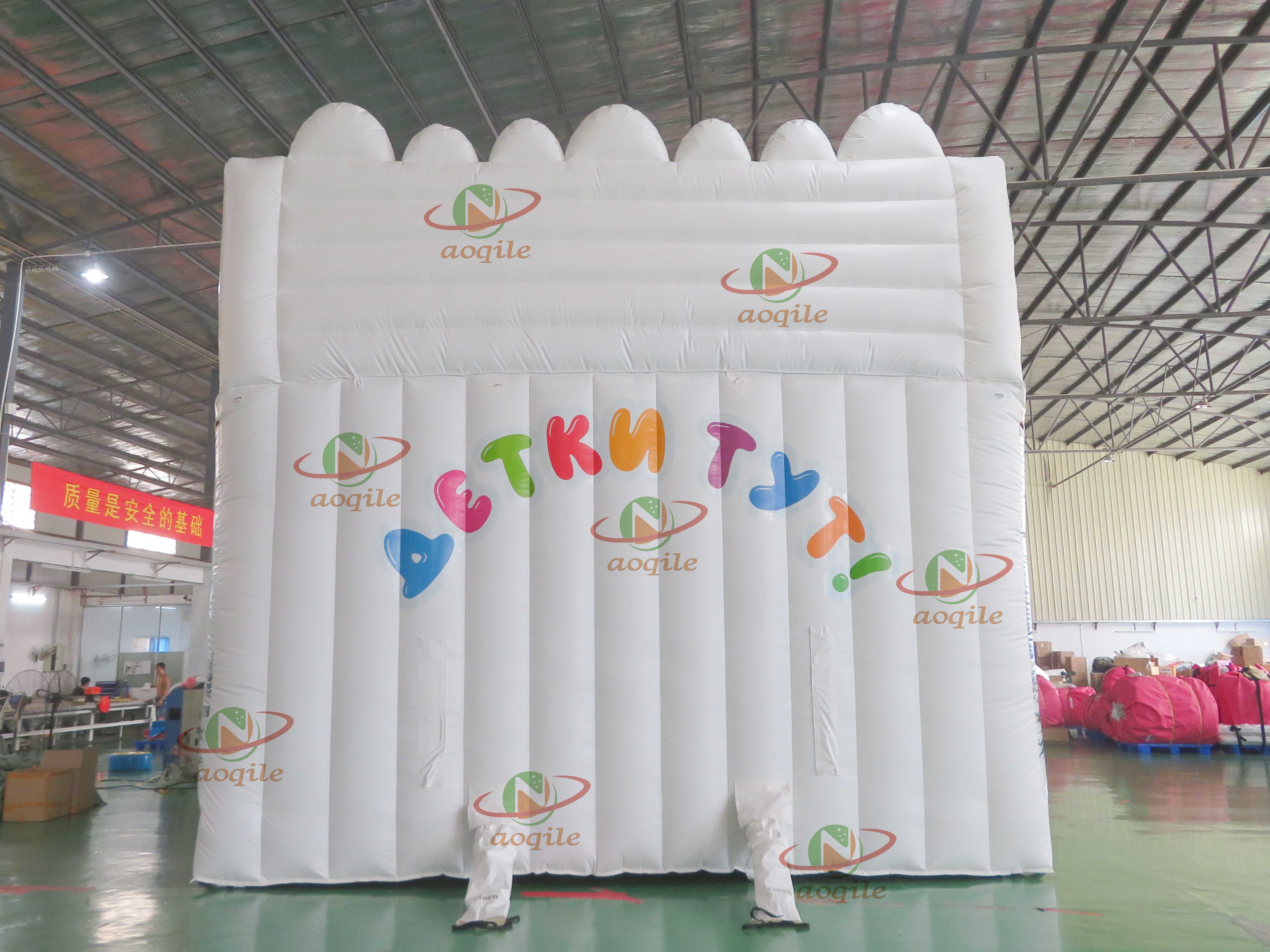 AOQILE2025 Modelo de venta caliente Elemento de invierno Comercial Diapositiva de agua inflable de alta calidad utilizada para eventos