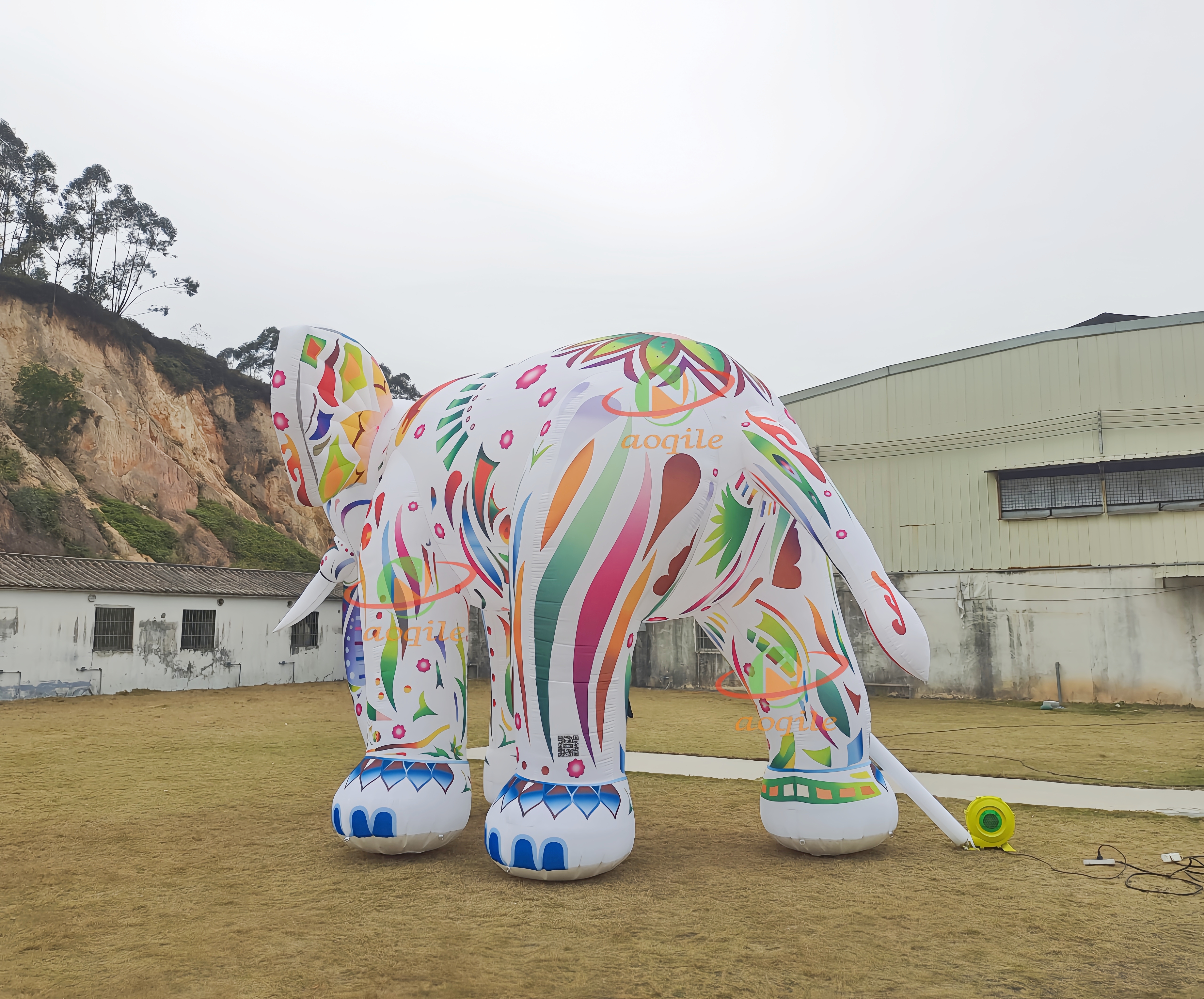 Iluminación llevada forma animal inflable cuadrada de la decoración de la promoción del elefante inflable de las actividades al aire libre