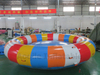 Barco inflable colorido remolcable comercial del disco del agua del donut del balanceo de la venta caliente