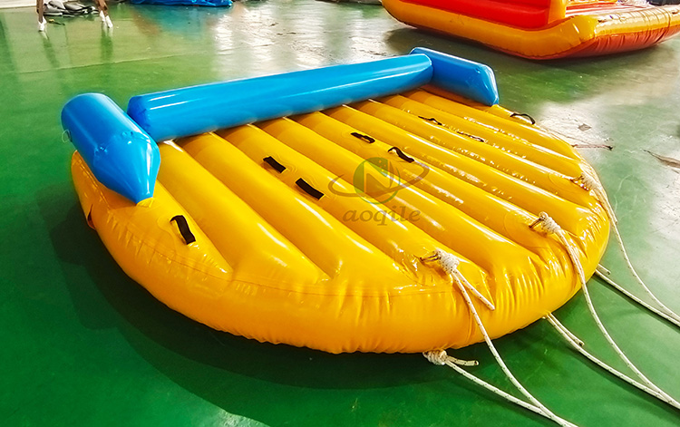 Venta al por mayor de verano, deportes marinos, tubo de remolque inflable, barco plátano, agua giratoria, disco giroscópico, barco