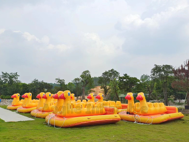 Equipo de juego inflable de los deportes acuáticos del barco remolcable inflable del pato de la forma animal de encargo