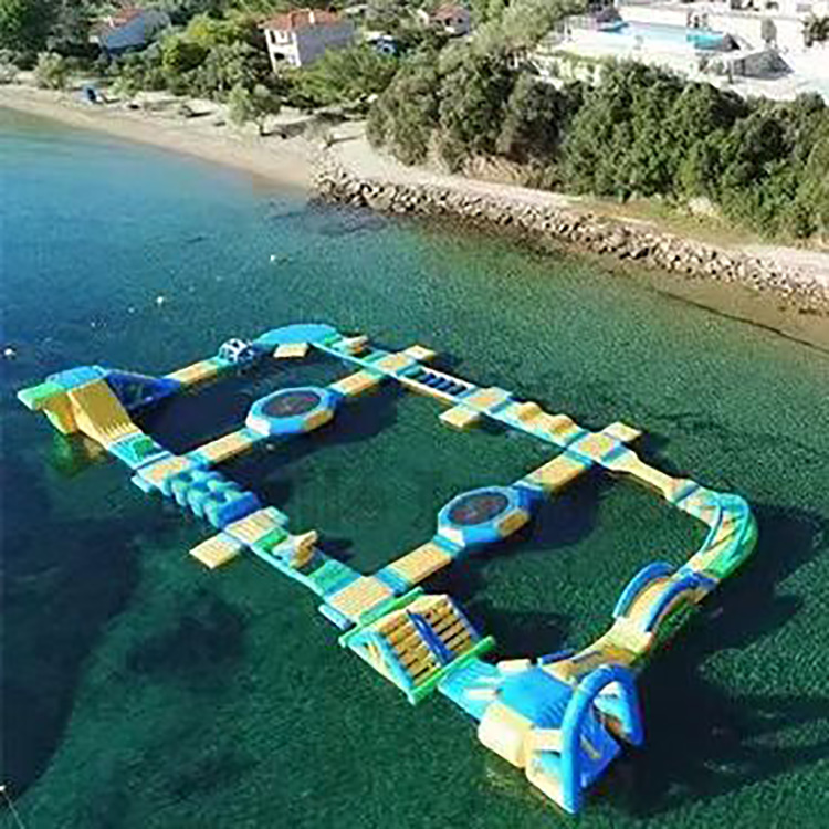 Parque inflable adulto flotante del agua del mar inflable al aire libre de encargo de los deportes del obstáculo del agua