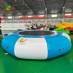 Actividades acuáticas del parque acuático de Aoqile 4 metros de 4 metros de acero inflable trampolín para eventos para eventos