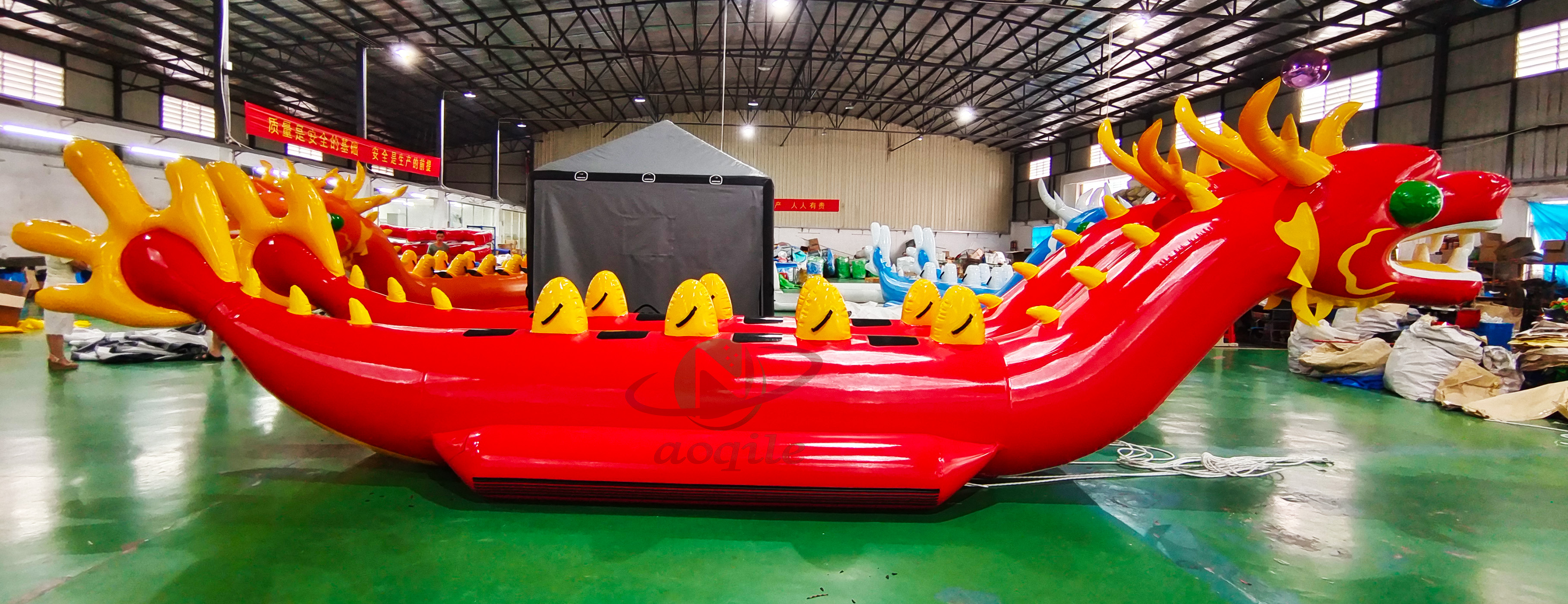 Barco inflable del dragón de la línea doble de los entretenimientos del equipo del juego de los juegos del deporte acuático loco