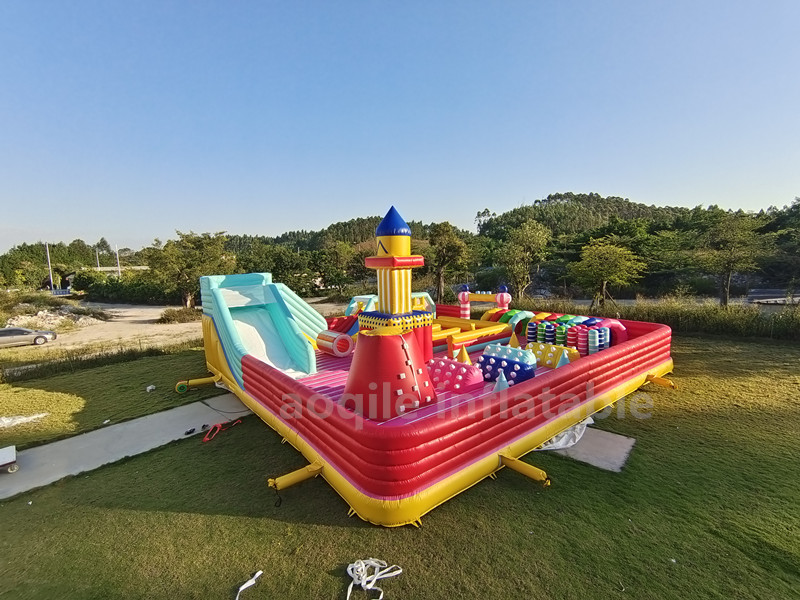 Castillo combinado inflable del trampolín del logotipo personalizado de Aoqile para las celebraciones del carnaval para los eventos